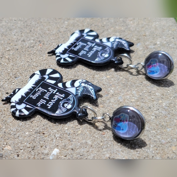 Spooky Beetlejuice Headstone Women's Halloween Fashion Dangle Earring - Picture 1 of 2